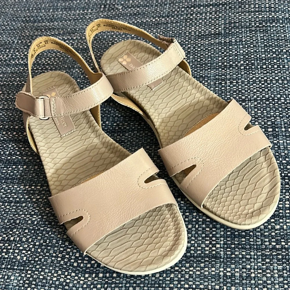 Naturalizer Leather Selma Sandals size 10 NWOT - Picture 1 of 8